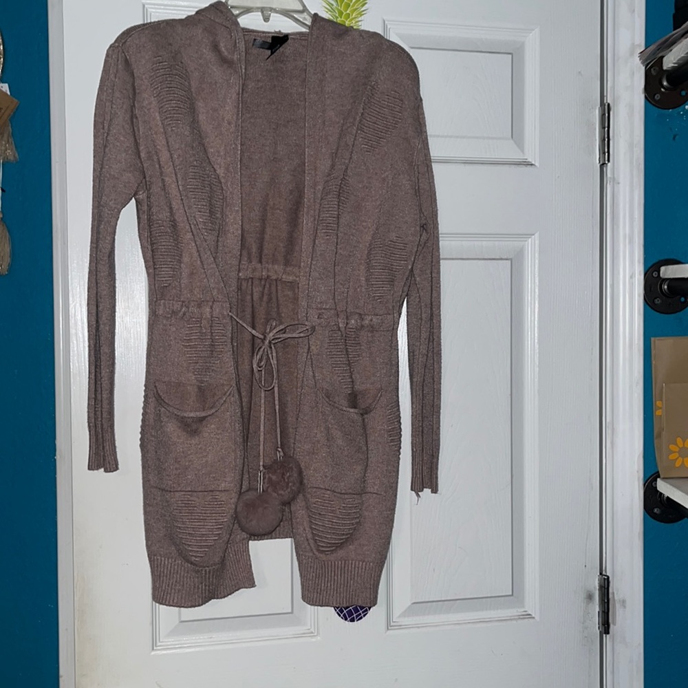 S/M it’s a hoodie cardigan